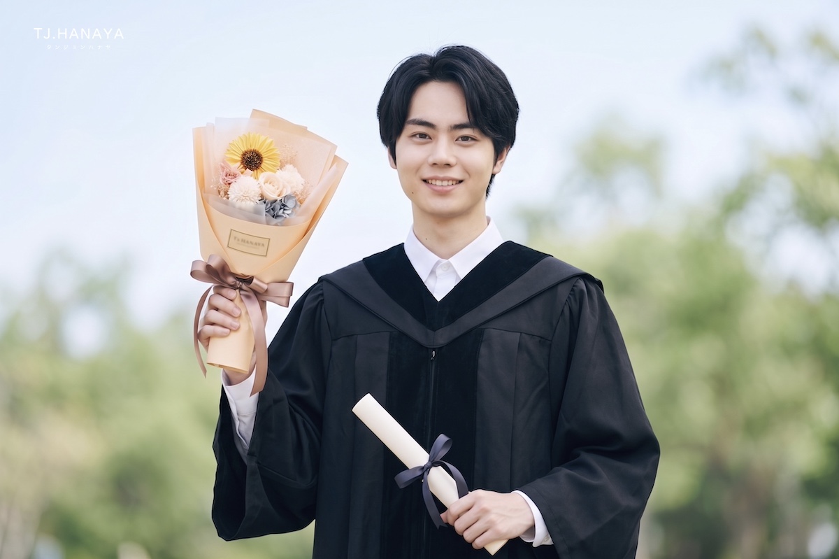 送男生畢業花束怎麼選？6款質感系男畢業花禮推薦與色系攻略