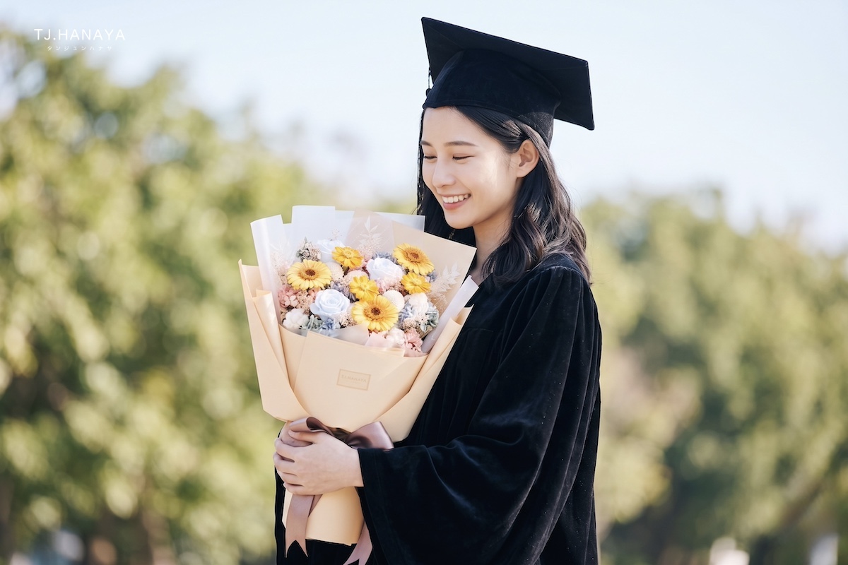 適合大學的畢業花束怎麼選？大學畢業典禮要送什麼花？大學生畢業花束選購指南