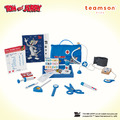 『新品』【Teamson kids】Tom&Jerry 貓和老鼠小醫生木製護理玩具包組_1