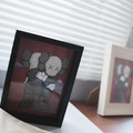 *限時折扣* KAWS HOLIDAY 展場限定卡片 居家裝飾畫_5