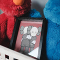 *限時折扣* KAWS HOLIDAY 展場限定卡片 居家裝飾畫_4