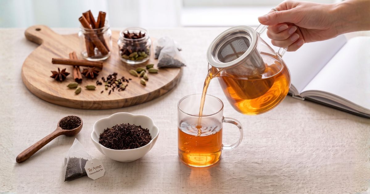 紅茶怎麼泡不苦澀？掌握熱泡水溫、時間與茶水黃金比例｜Te'Amo