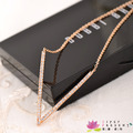 項鍊 幾何風 水鑽 V型 三角 項鍊 微醺。禮物_1