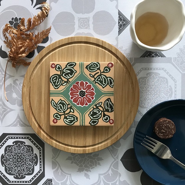 【捲毛力卡QUEMOLICA】-花磚吸水杯墊-土黃-霞紅石榴花