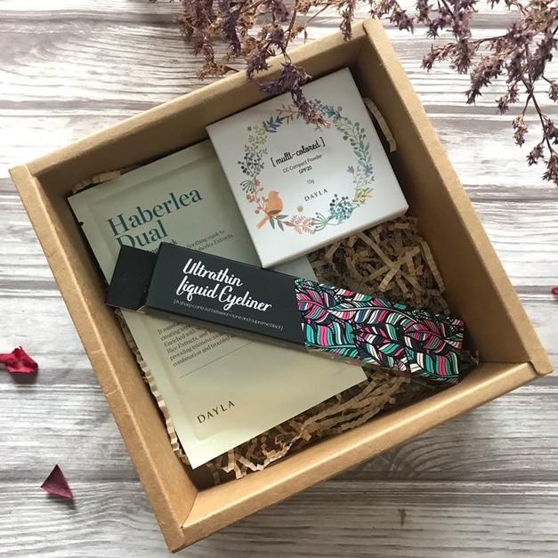 繽紛森林禮盒-蜜粉餅+眼線液筆+保濕面膜(片)