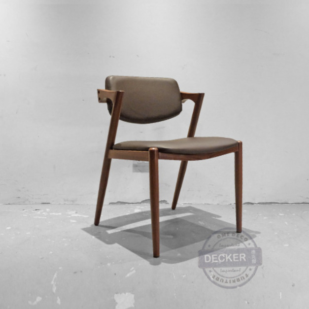 反拍餐椅 (鐵件胡桃木色) - 經典北歐風設計 轉印鐵件