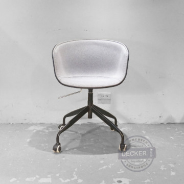 喬亞滾輪餐椅 - 旋轉升降設計 移動滾輪 扶手餐椅