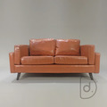 老時代雙人沙發(橘啡) - 復古老空間 皮革靠枕 低背設計