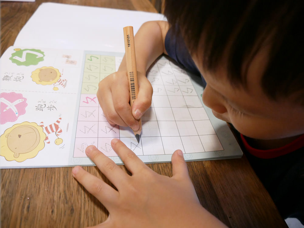 [啾團] 德國LYRA開始拿鉛筆了!開學學寫字必備.讓運筆更穩更順的好用鉛筆