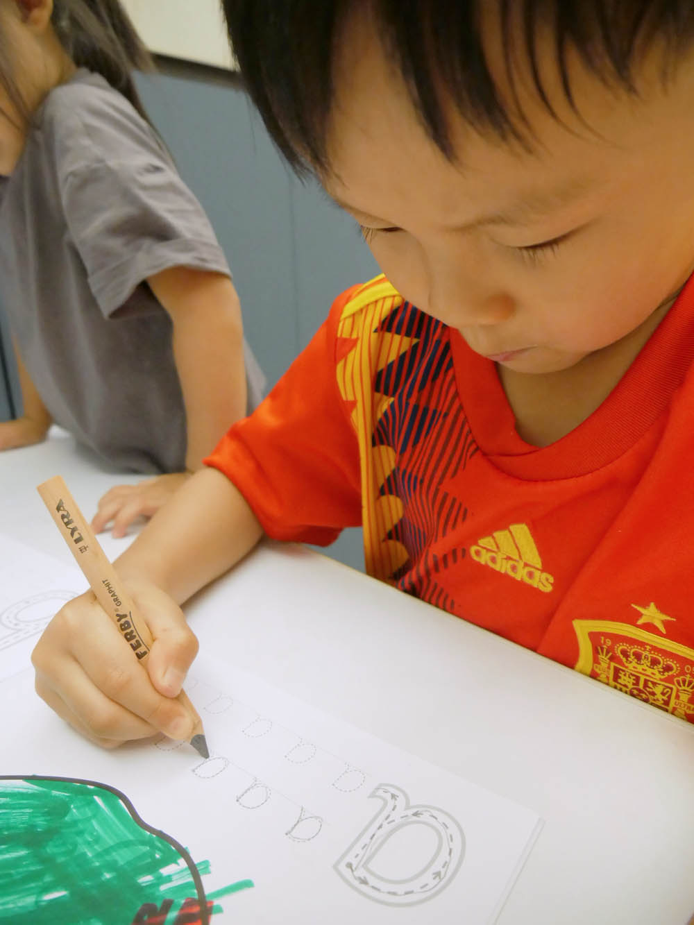 [啾團] 德國LYRA開始拿鉛筆了!開學學寫字必備.讓運筆更穩更順的好用鉛筆