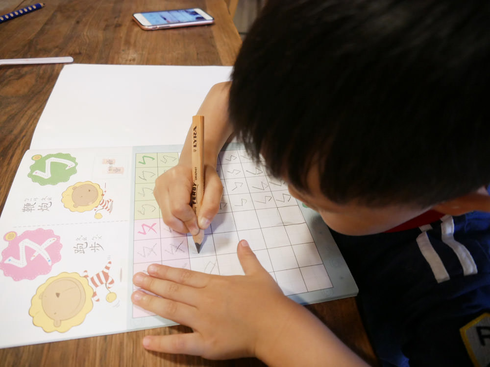 [啾團] 德國LYRA開始拿鉛筆了!開學學寫字必備.讓運筆更穩更順的好用鉛筆