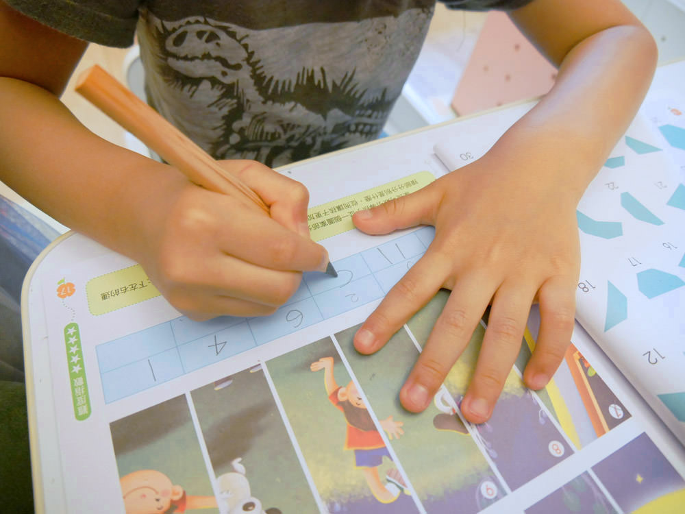 [啾團] 德國LYRA開始拿鉛筆了!開學學寫字必備.讓運筆更穩更順的好用鉛筆