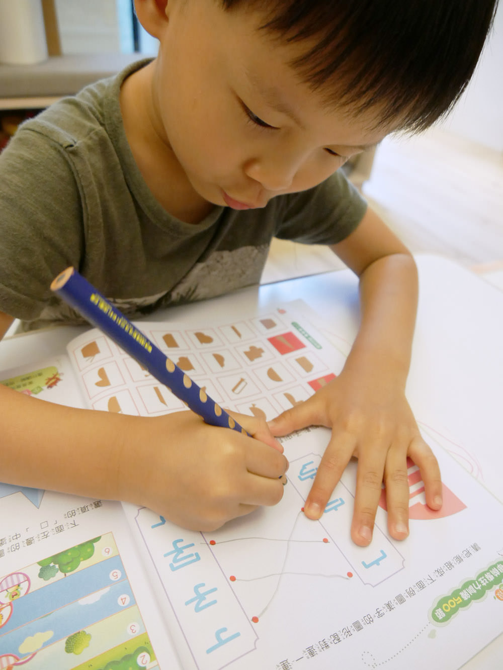 [啾團] 德國LYRA開始拿鉛筆了!開學學寫字必備.讓運筆更穩更順的好用鉛筆(另有美國The Pencil Grip握筆器及法國Maped畫具)