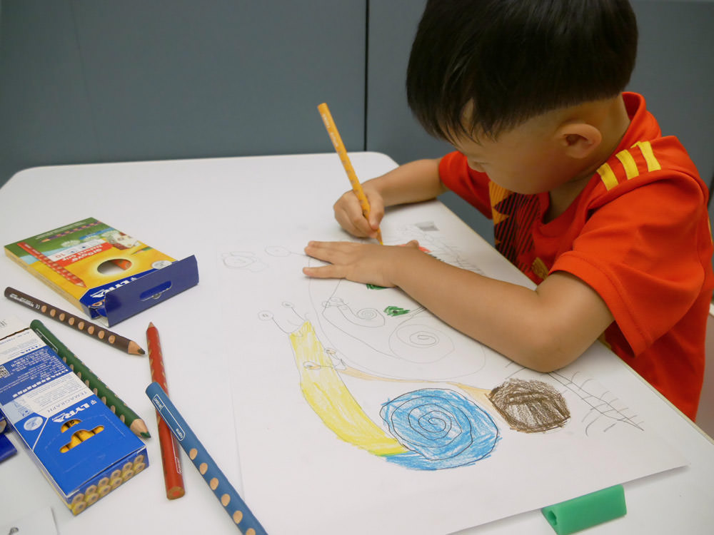 [啾團] 德國LYRA開始拿鉛筆了!開學學寫字必備.讓運筆更穩更順的好用鉛筆