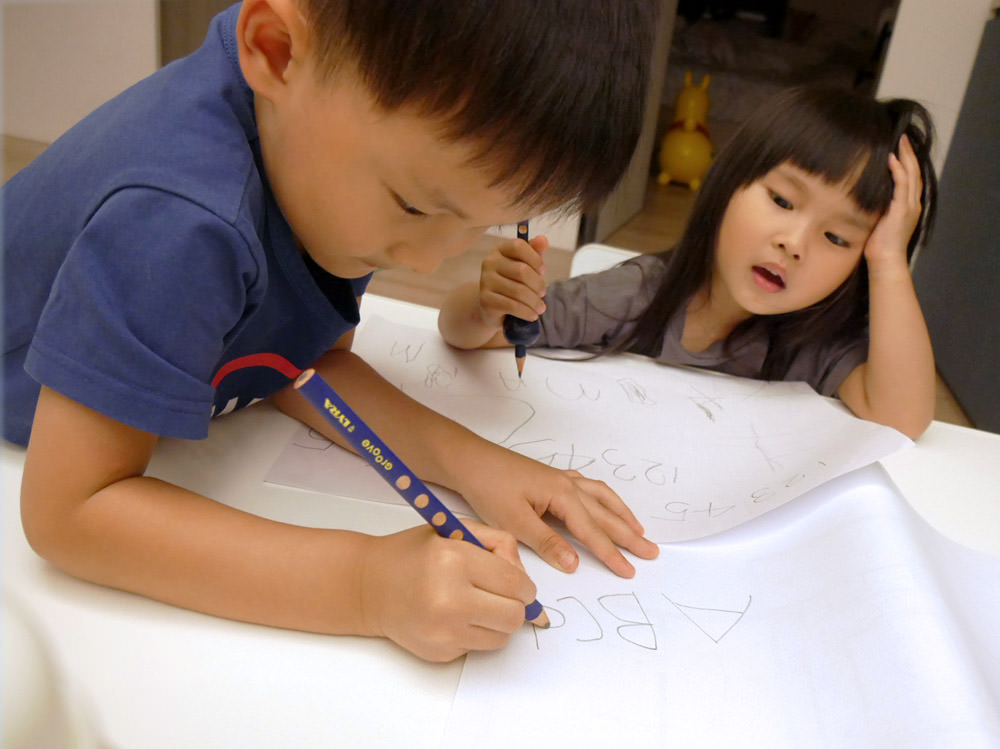 [啾團] 德國LYRA開始拿鉛筆了!開學學寫字必備.讓運筆更穩更順的好用鉛筆