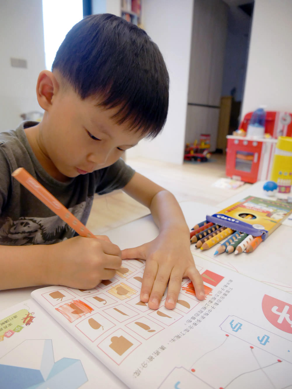 [啾團] 德國LYRA開始拿鉛筆了!開學學寫字必備.讓運筆更穩更順的好用鉛筆