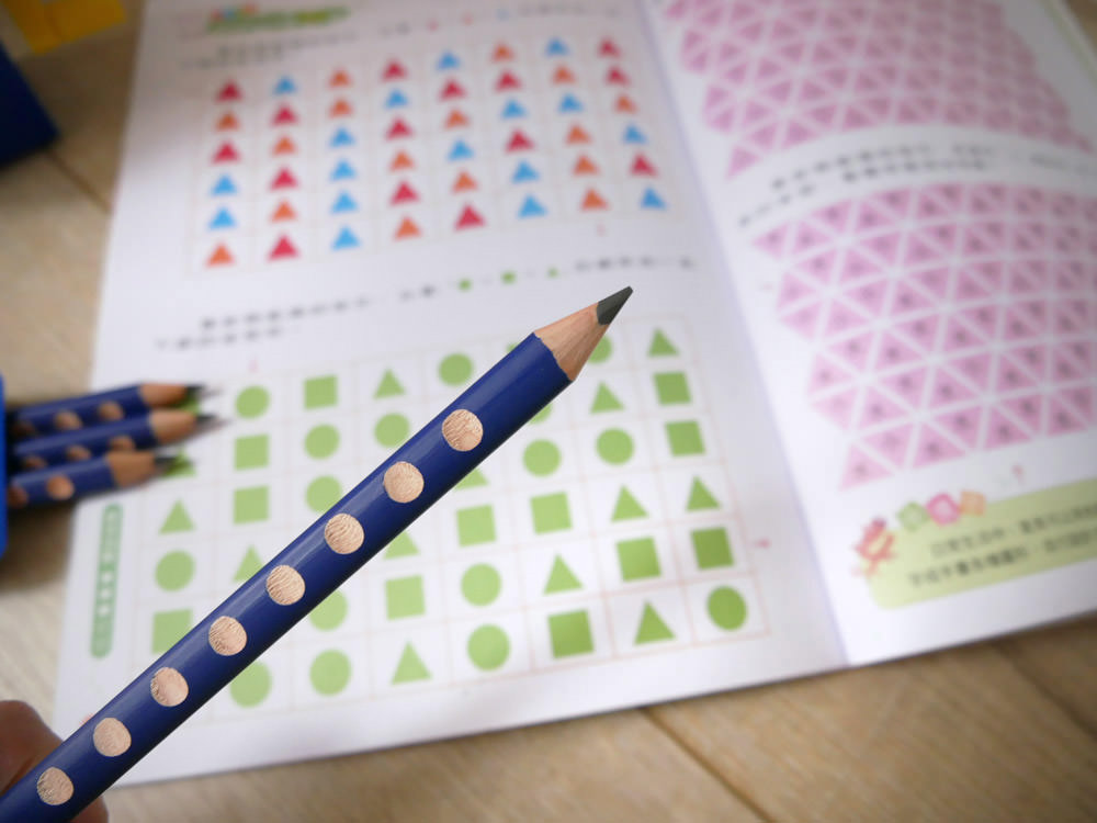 [啾團] 德國LYRA開始拿鉛筆了!開學學寫字必備.讓運筆更穩更順的好用鉛筆