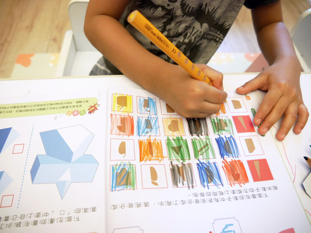 [啾團] 德國LYRA開始拿鉛筆了!開學學寫字必備.讓運筆更穩更順的好用鉛筆