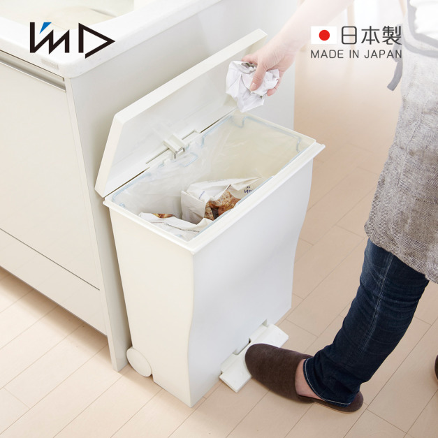 【日本岩谷Iwatani】kcud 日製曲線寬型腳踏垃圾桶(附輪)-39L-白色
