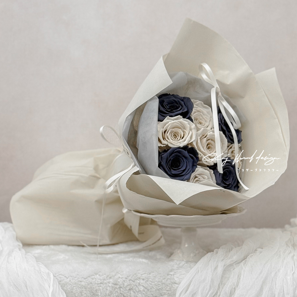 頂級厄瓜多永生玫瑰花束．深藍奶白