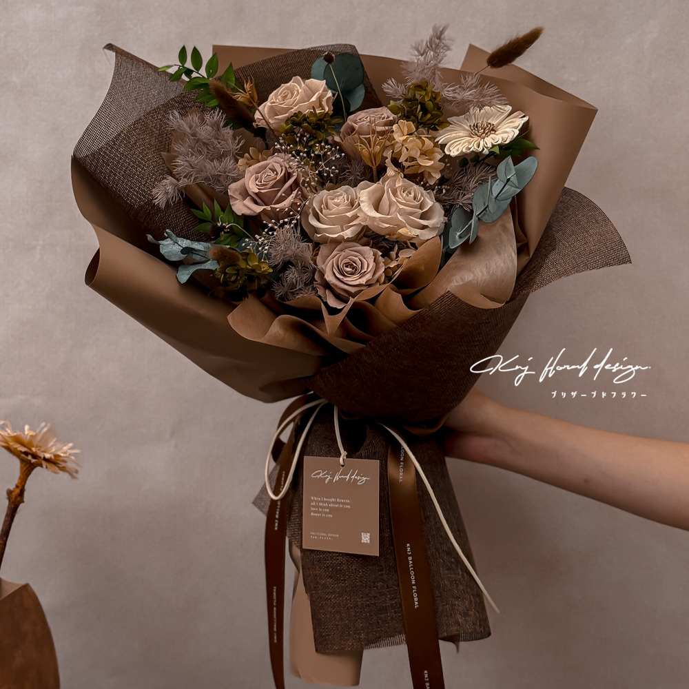 慕斯摩卡 ．六朵永生玫瑰花束 