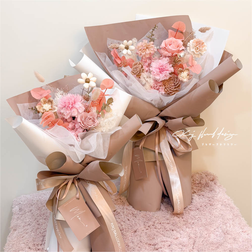 MOTHER'S DAY 朦朧粉金康乃馨花束