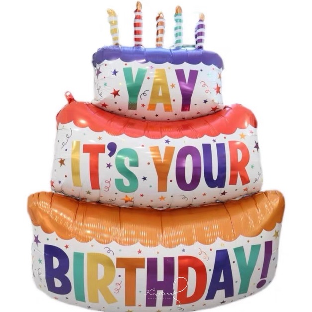 彩色三層大蛋糕