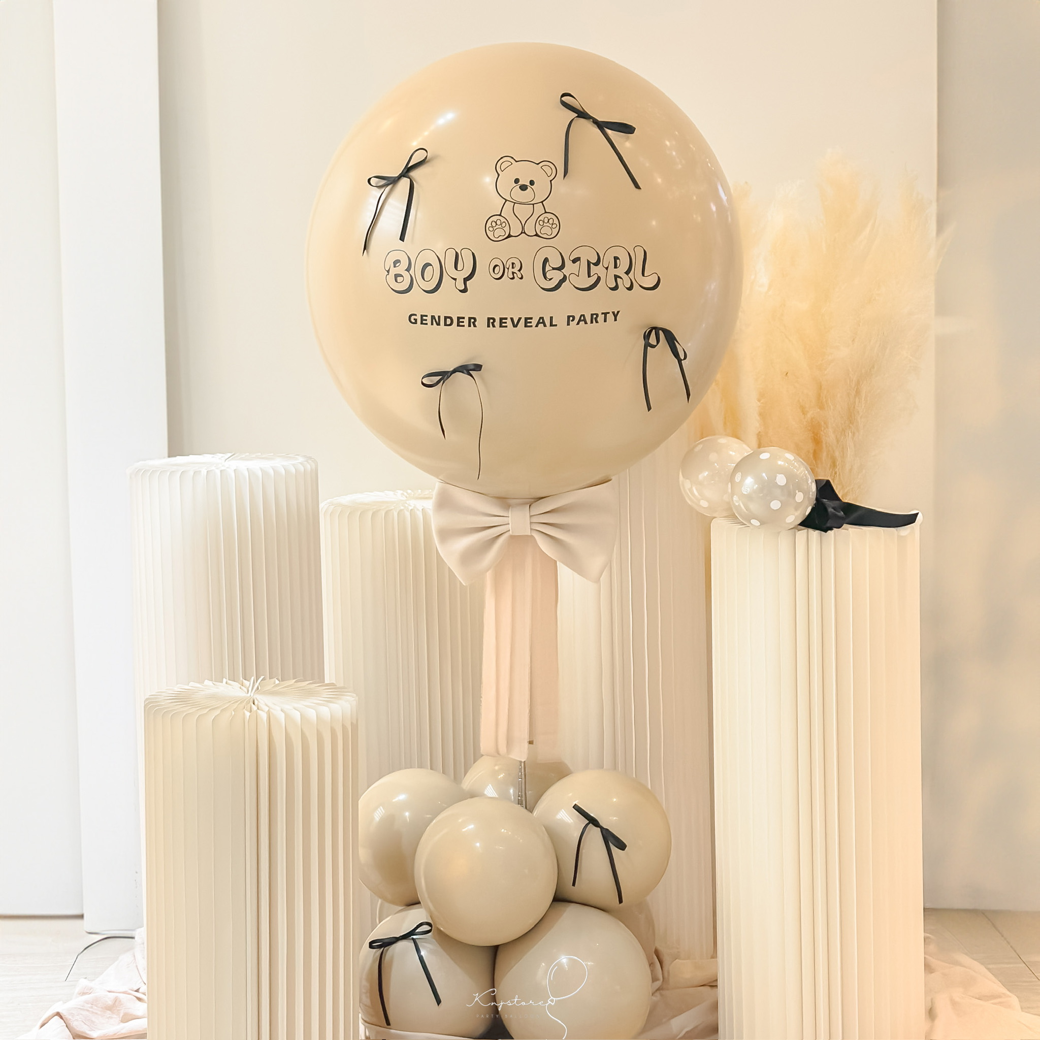 歐美熱門性別揭曉立柱爆破球,粉藍粉紅派對氣球佈置設計