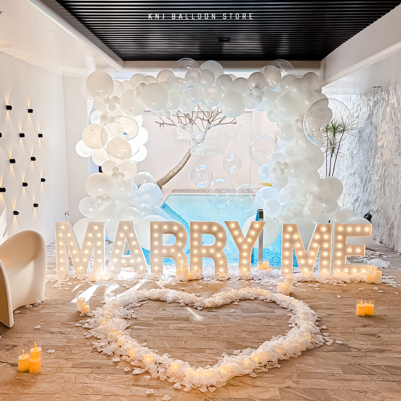 台中求婚氣球佈置實景：沐夏會館純白系列佈置，台中氣球店 Knj Balloon Store 推薦