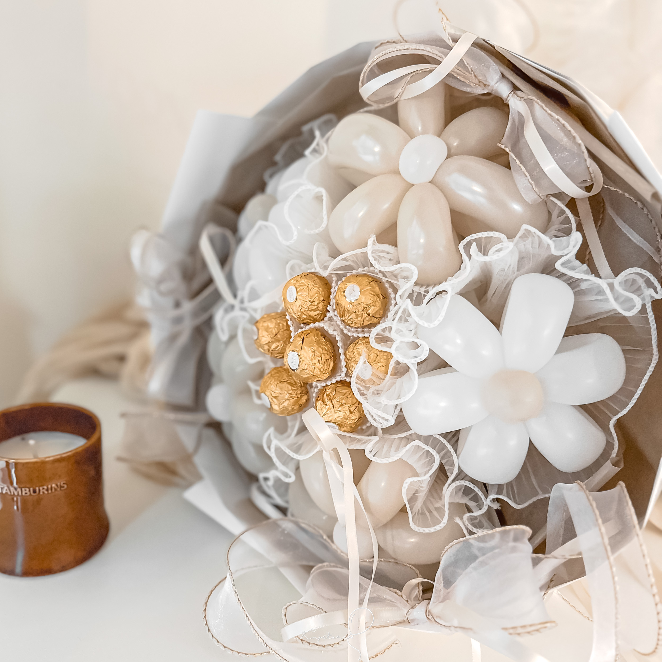 情人金莎氣球花 緞帶雛菊花束