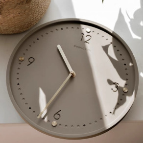 【極簡輕奢】工業風水泥掛鐘