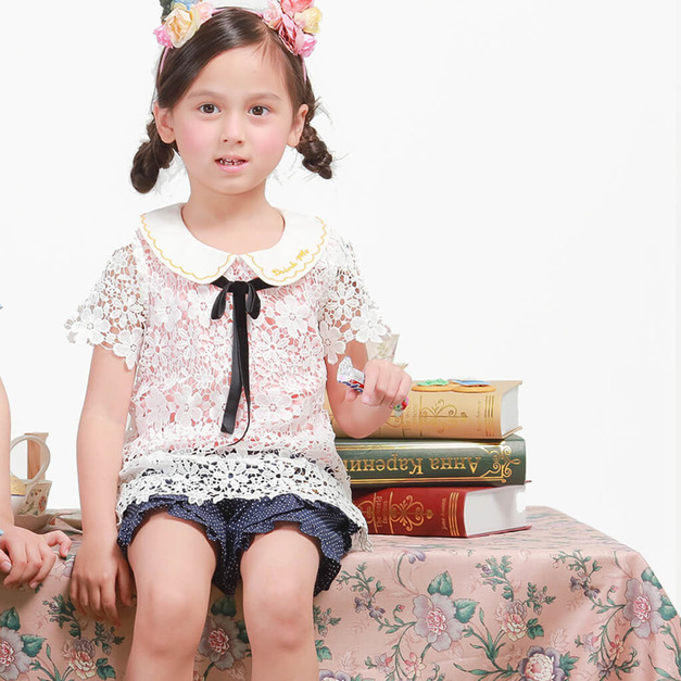 花朵飛飛蕾絲上衣