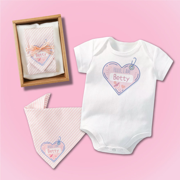 Hello, I am 珍珠粉名牌 姓名客製 短袖包屁衣+方巾/口水巾禮盒