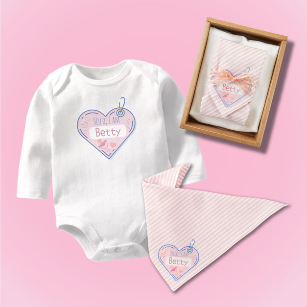 Hello, I am 珍珠粉名牌 姓名客製 長袖包屁衣+方巾/口水巾禮盒