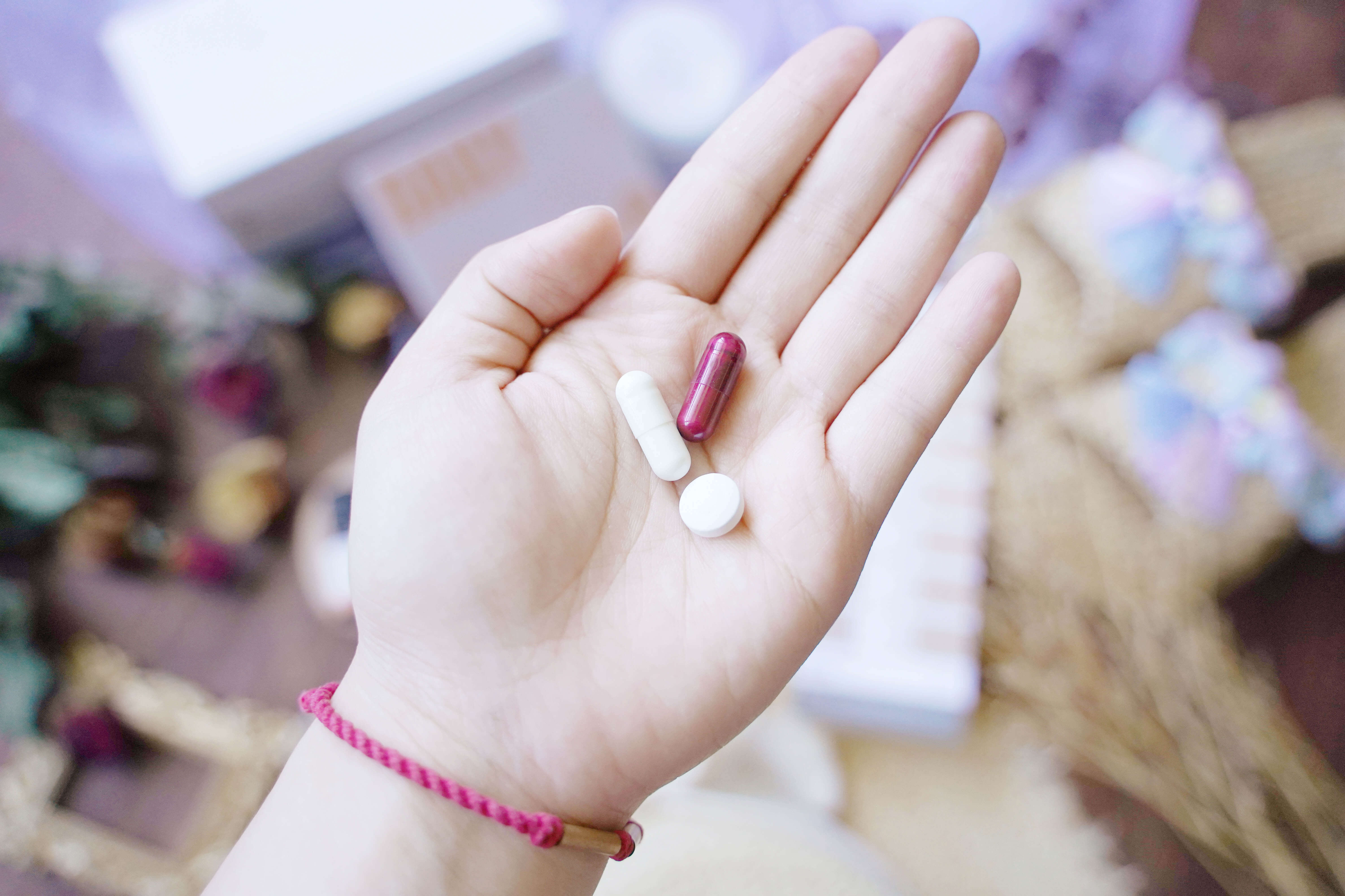 Greengold肽白、膠原蛋白、穀胱甘肽、美白推薦、防曬推薦、肌膚亮白、保濕透亮、保健食品、黑色素沉澱、皮膚乾燥、賽洛美、膠原蛋白推薦、肌膚保水、毛孔緊緻、水潤澎彈、保濕澎潤、美白保濕、二胜肽、玻尿酸、保健食品、膠原蛋白流失、皮膚乾燥、保養、葡萄籽、維他命C、橙皮苷、蝦紅素、紫外線、美白產品，成分來源標示清楚，斑點、肌膚膚色不均、快速老化、抗老、暗沉無光、HA、緊實Q彈、增添水潤光、哺乳、曬黑、痘疤、彈性、光澤透亮、抑制黑色素，穀胱甘肽可以幫助睡眠，除了幫助身體代謝排除壞物質，這居然還是美白針裡面的主成分，水嫩感、白淨度提升，健康美，光采亮澤、容光煥發，也更白淨漂亮，40年的日本原廠，也是高純度的天然圓酵母，還有專利認證葡萄籽及維他命C添加，幫助穀胱甘肽更容易吸收!  添加口服防曬成分「蝦紅素與橙皮苷」19項原料認證，原料有認證的品牌，滑嫩細緻潤白，攝取圓酵母，添加牛奶鈣加速吸收調和