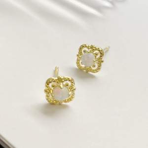 梅花寶石 ‧ 純銀耳環