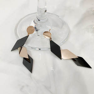 雙色菱形垂墜耳環