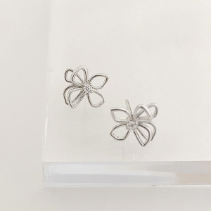 鏤空花瓣 ‧ 純銀耳環