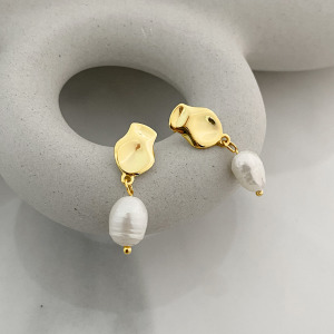 不規則珍珠 ‧ 純銀耳環