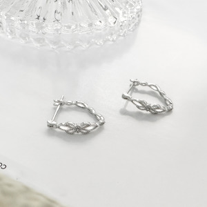 鏤空麻花圈 ‧ 純銀耳環