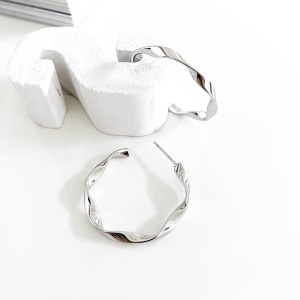 扭轉時光鋼耳環