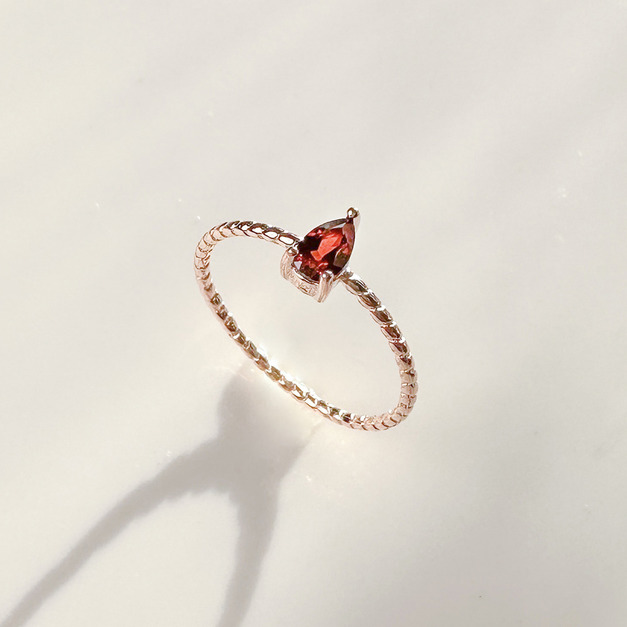 天然石│水滴石榴石 ‧ 純銀戒指