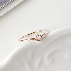 天然石│優雅V型拉長石尾戒 ‧ 純銀戒指