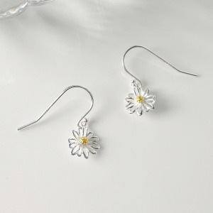 鏤空雛菊 ‧ 純銀耳環