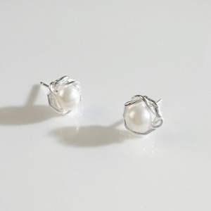 典雅珍珠 ‧ 純銀耳環