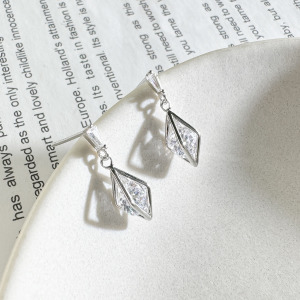 典雅菱形鑽 ‧ 純銀耳環