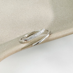 鑲鑽簡約 ‧ 純銀戒指 (銀)