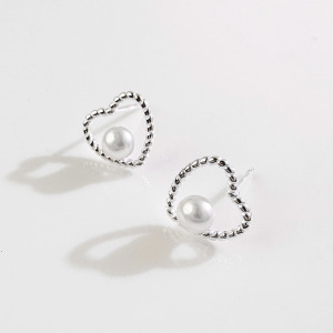 珍珠愛心 ‧ 純銀耳環