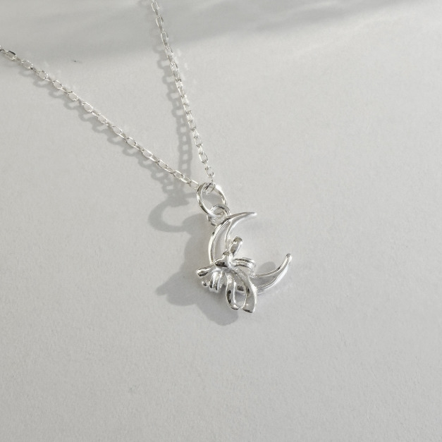 銀月蝴蝶結 ‧ 純銀項鍊