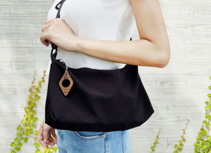 2is Tb23AD 旅行小包 斜揹包 簡約旅行袋 黑色